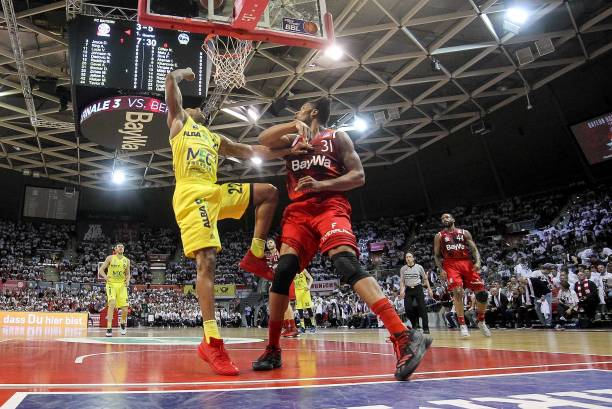 赛场上拼搏 赛场上拼搏